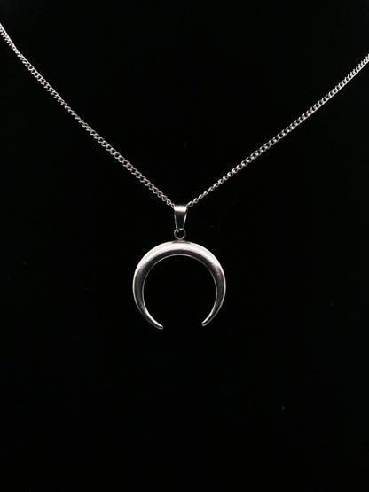 Lilis Moon Necklace